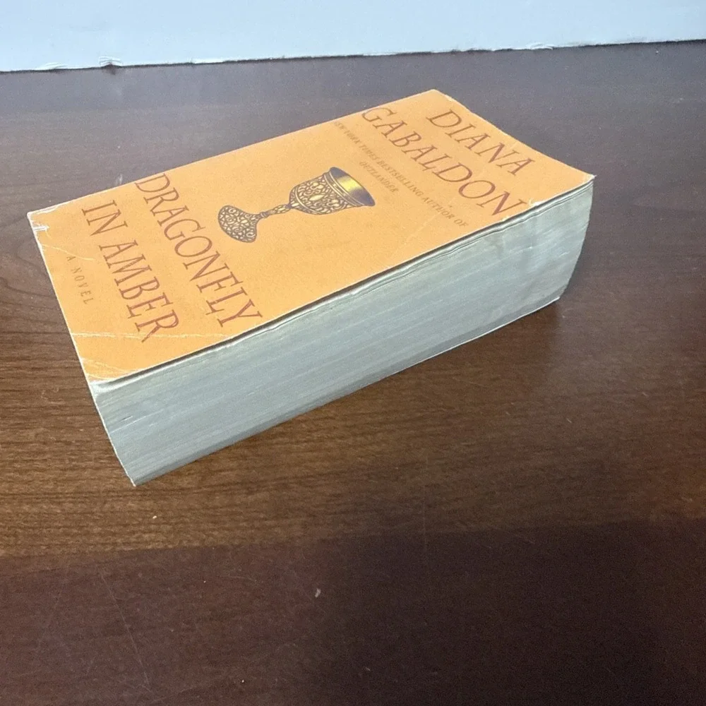 Dragonfly In Amber by Diana Gabaldon, Paperback, Pre-owned‎